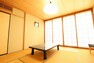 和室 南向きで日当たりの良い和室。 横になってくつろぎを味わえます。