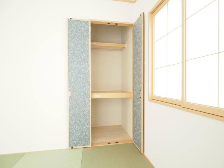 収納 【1階居室収納】 布団やお子様の遊び道具などを収納できます。