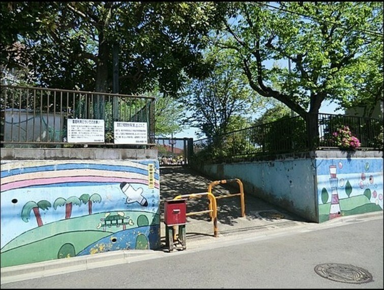 幼稚園・保育園 宝島幼稚園 毎週金曜日はフリー・カリキュラムコーナーを用意するなどユニークな独自のカリキュラムを多数行っています。