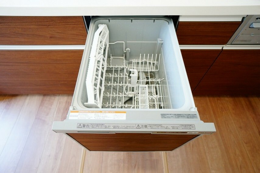キッチン 家事の時間が短縮できるフルオープンで開けやすい食器洗い乾燥機付。