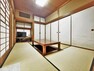 リビングダイニング 伝統的な日本情緒は心を落ち着かせてくれる畳の匂い、感触など何だか懐かしい気持ちになります。