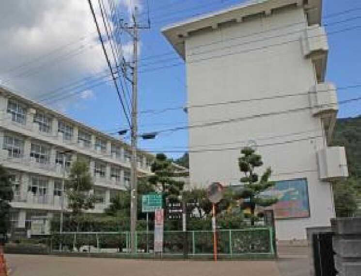 中学校 【中学校】伊豆の国市立韮山中学校まで1300m