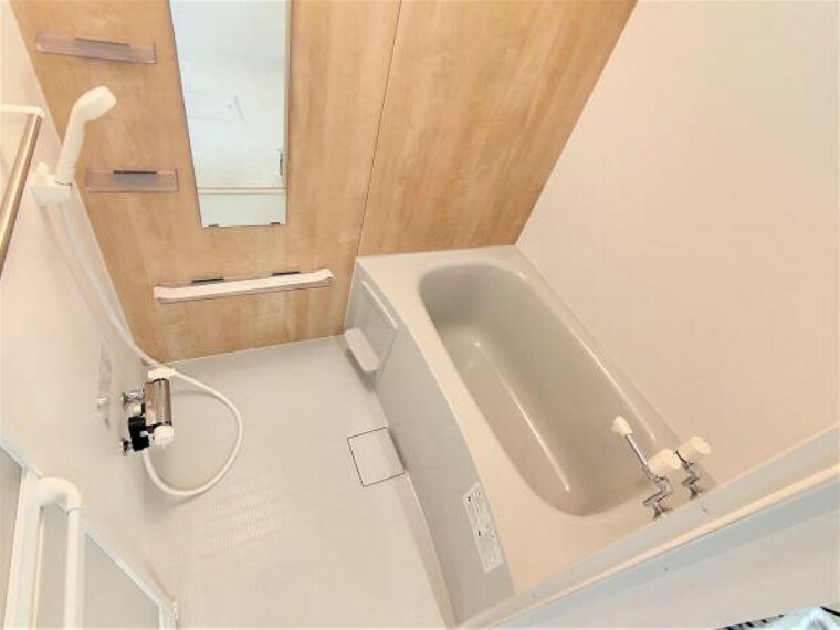 浴室 【リフォーム後】新品の0.75坪タイプのユニットバスに交換しました。コンパクトな浴槽は水道代の節約になりますし、なによりお掃除が楽々ですね。