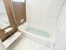 浴室 1日の疲れを癒してくれる広々バスルームは、追焚き機能付きオートバス、浴室暖房乾燥機が標準設備。