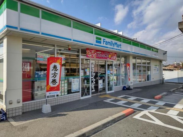 コンビニ 【近隣写真】ファミリーマート小野本町店まで約450m（徒歩約5分）。徒歩圏内でコンビニがあると便利ですね。