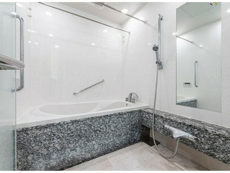 浴室 浴室設備（1620サイズユニットバス、浴室換気乾燥機）