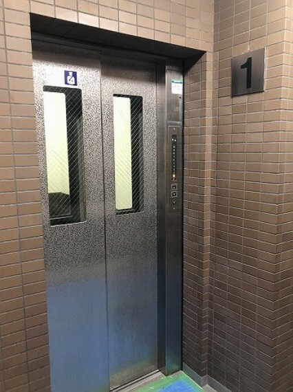 マンション内にはエレベーターが2機あります
