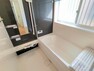 浴室 【リフォーム後写真】浴室はハウステック製の新品のユニットバスに交換致しました。足を伸ばせる1坪サイズの広々とした浴槽で、1日の疲れをゆっくり癒すことができますよ。