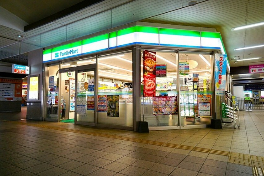 コンビニ ファミリーマート　JR千早駅