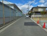現況写真 西側前面道路の南側からの写真です。前面道路は神戸市の公道ですので、将来上下水道に係る費用などは掛かりません。