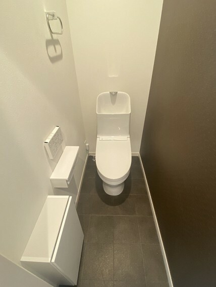 トイレ トイレも1階と2階でアクセントクロスを変えて違った雰囲気を楽しめます！