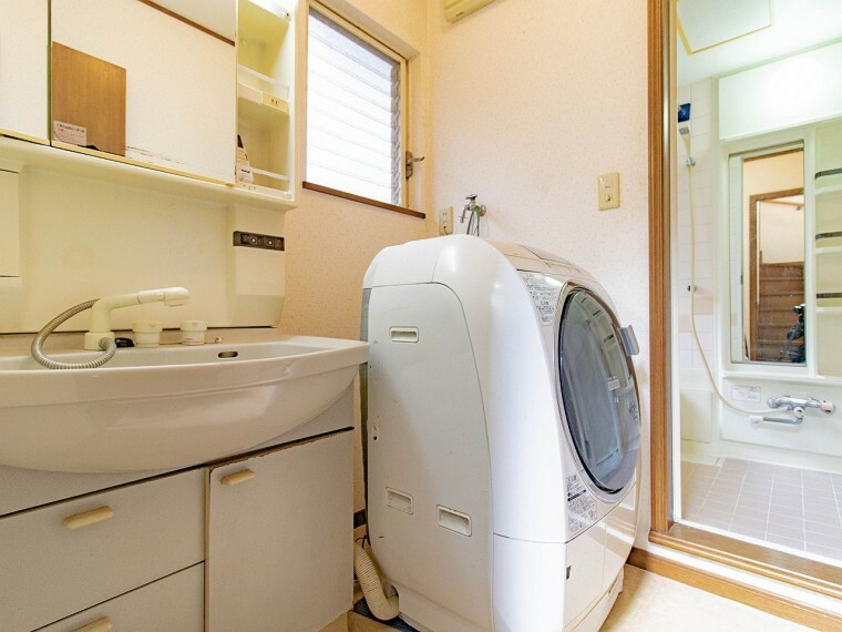 ランドリースペース 洗濯機を配置しても十分なスペースを確保した設計となっております。