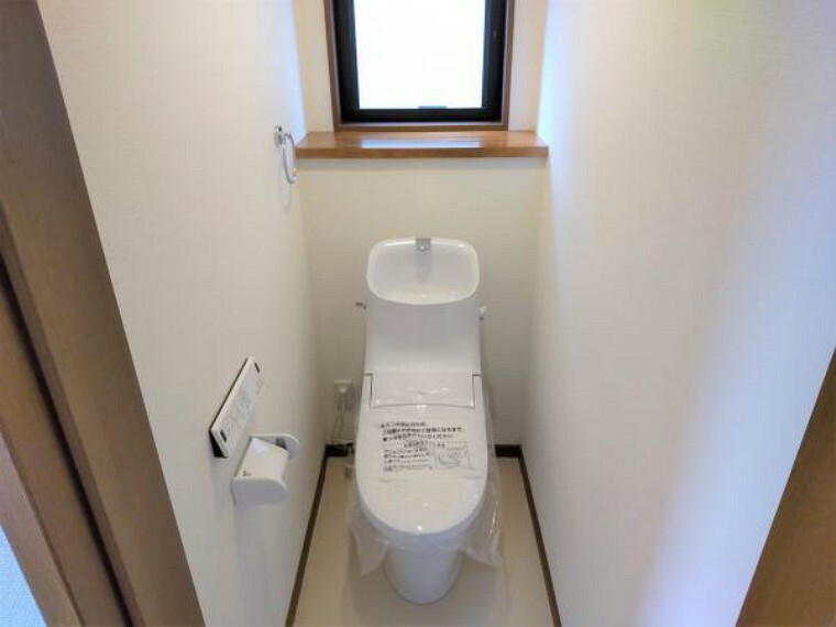 トイレ 【リフォーム済・トイレ】トイレはLIXIL社製に新品交換しました。直接お肌に触れる水回りが新品なのは嬉しいですね。