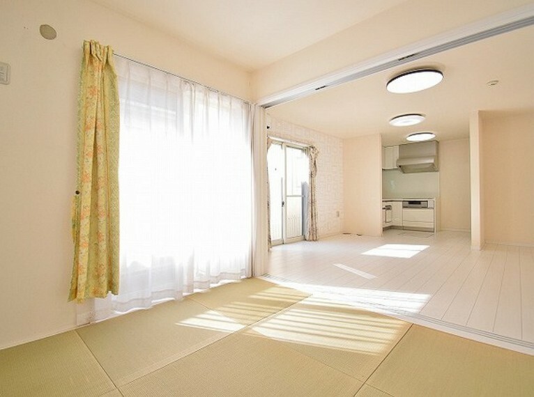 和室 和室採光がある和室は、食後や入浴後のくつろぐ空間に…