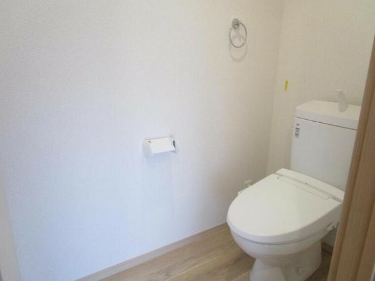 トイレ 【リフォーム済】LIXIL社製の新品トイレに交換しました。汚れが付きにくく、お手入れ簡単な節水便器です。