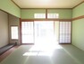 【リフォーム済】1階の和室は畳の表替えを行いました。廊下から直接入ることのできるお部屋ですので客間としてもご利用いただけます。