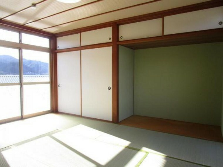 【リフォーム済】2階の和室は畳の表替えを行いました。イグサの香る落ち着く空間へ仕上がりました。