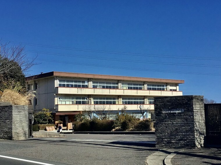 現地から2490m（最長）　台原中学校　創立昭和55年※2022年1月撮影（約2,490m・徒歩32分）