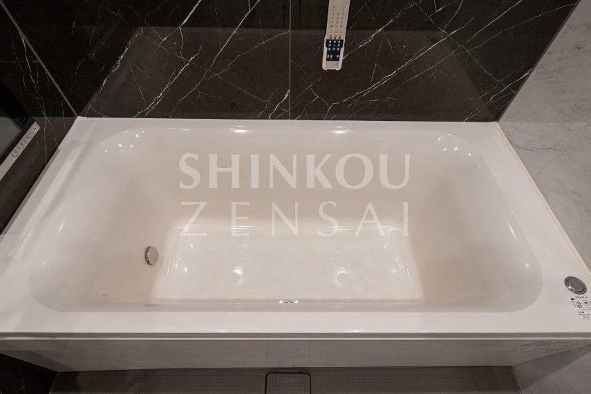 1.6m×2.0m（オートバスを採用した快適な浴室。ナノシャワー・バブル浴で寛ぎのバスタイムが実現）