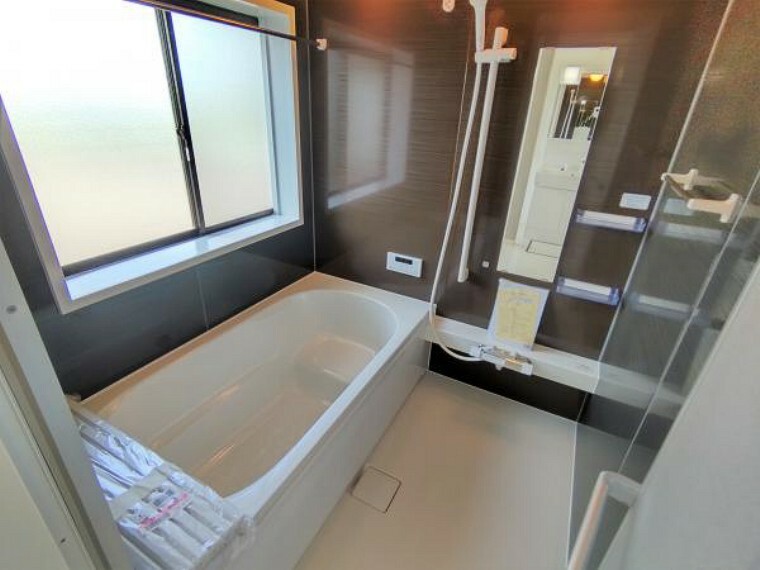 浴室 【リフォーム済】浴室です。1坪のサイズのユニットバスです。足を伸ばしてゆったりはいれます。