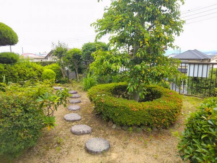 庭 【リフォーム済】お庭の別角度の写真です。綺麗にした状態のお庭を眺めることができるのでやる気がでますね。