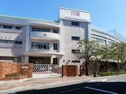小学校 私立東京女学館小学校 徒歩5分。