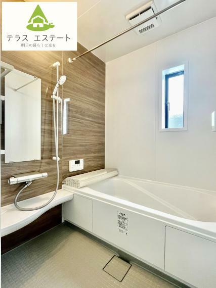 浴室 バスルームは人気の広々1坪タイプ。
