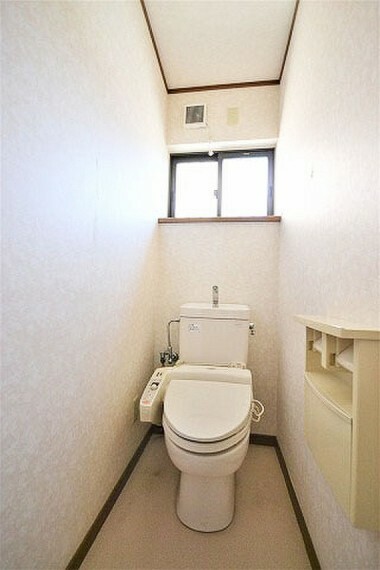 トイレ 【1Fトイレ】清潔感のあるトイレです。ウォシュレット付き