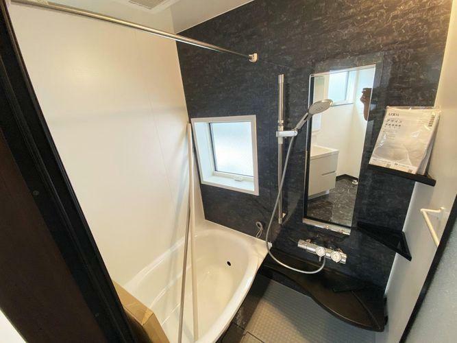 浴室 浴室乾燥機付きのシステムバスです。