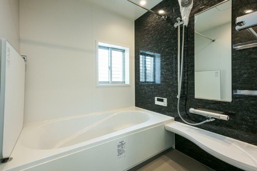 浴室 浴室には湿気を除去してくれる除菌イオン機能付浴室暖房乾燥機を設置しています。（4号棟）