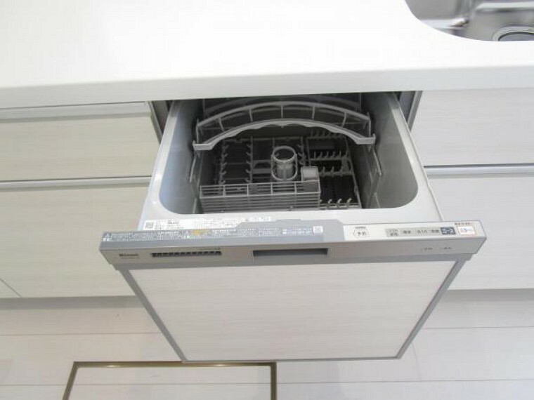 キッチン 【リフォーム済】キッチンには食洗機を新設しました。家事ができるだけ少なくなるよう心がけました。