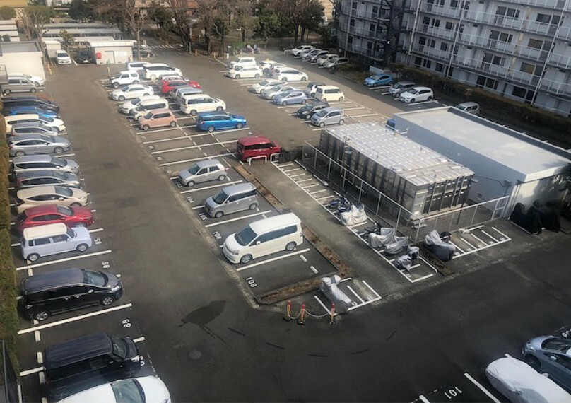 駐車場 車が出し入れしやすいかも重要です。