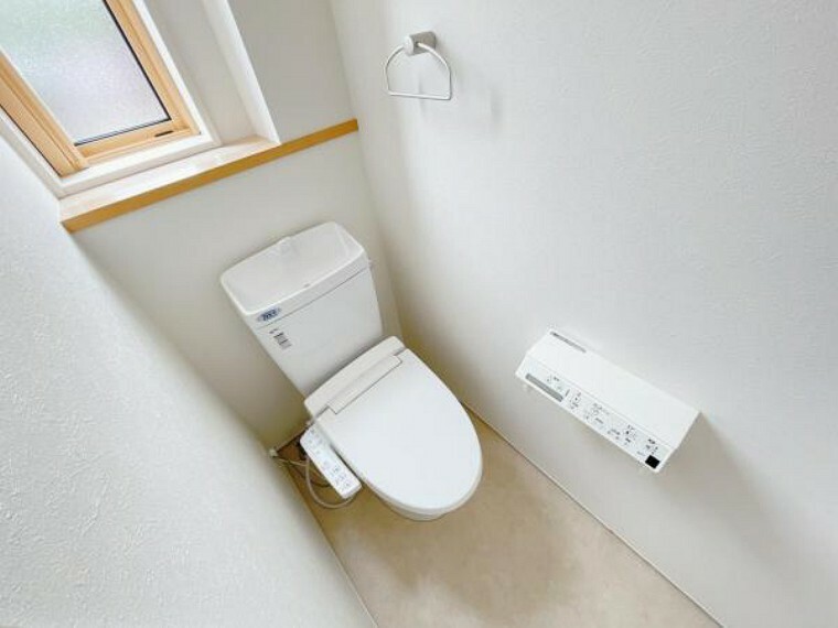 トイレ 【リフォーム済】トイレは便座を新品に交換しました。壁天井クロス・床のクッションフロアも張り替えるの気持ちよくお使いいただけます。