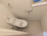 トイレ 【リフォーム後】トイレ　LIXIL製の温水洗浄便座トイレに新品交換しました。毎日家族が使う場所なので、清潔感のある空間に仕上げました。