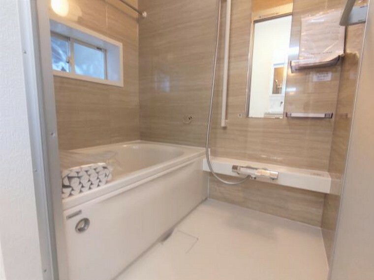 浴室 【リフォーム済】浴室　浴室は0.75坪タイプのハウステック製ユニットバスに新品交換。新しいお風呂で迎える新生活が楽しみですね。