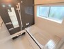 【リフォーム済/浴室】浴室はハウステック製の新品のユニットバスに交換しました。足を伸ばせる1坪サイズの広々とした浴槽で、1日の疲れをゆっくり癒すことができますよ。