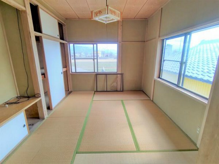 【リフォーム中】2階の和室は洋室にリフォームします。床はフローリングに張り替え、壁天井はクロスの張り替えを行います。
