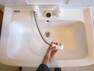 洗面化粧台 【同仕様写真】洗面化粧台のシャワーノズルです。シャワーホースが伸び縮みするので、朝シャンもラクラクできます。洗面台のお掃除もしやすいです。