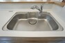 キッチン 浄水器が一体化した水栓シャワーが付いているので、シンクが広々使えますね。