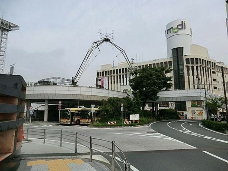 JR戸塚駅 JR東海道線・横須賀線・湘南新宿ライン・ブルーラインの4路線乗り入れのビッグターミナル。品川へ乗り換え無しで約27分。都心や海方面のアクセスも良好な便利な駅です。