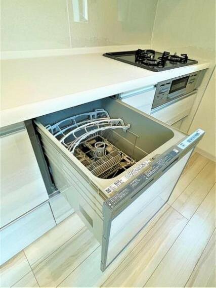 スライド式食洗機は食器の出し入れがラクにできます。