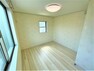 洋室 明るく開放感のある洋室は傷に強いワックスフリーの床材を採用。