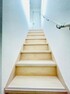 【階段】階段は手摺が付いた使う人みんなに優しい安全設計。