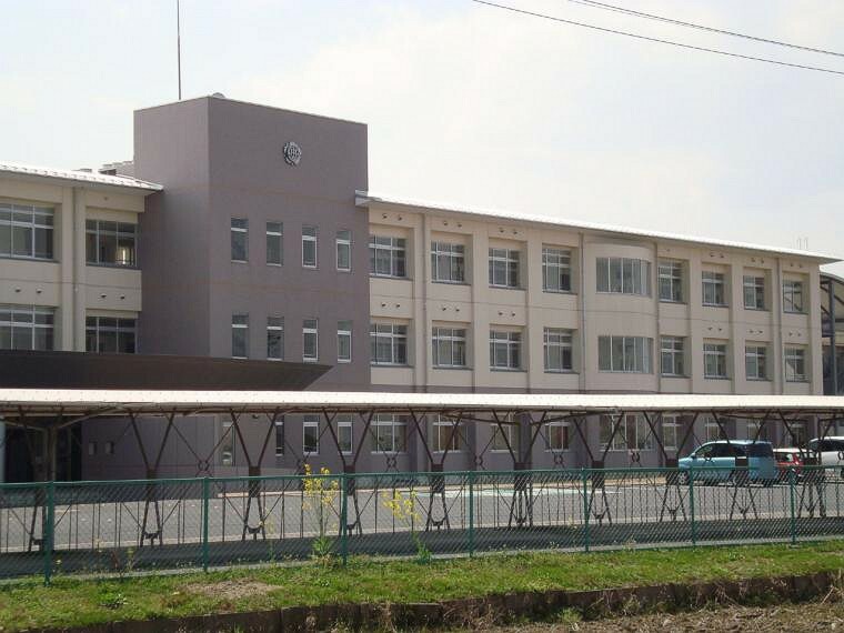 稲沢市立平和中学校（約700m）
