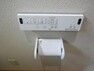 トイレ 【リフォーム後】トイレリモコンは温水洗浄機能をスイッチ一つで簡単操作ができます。コンパクトで使いやすく便利な機能です。