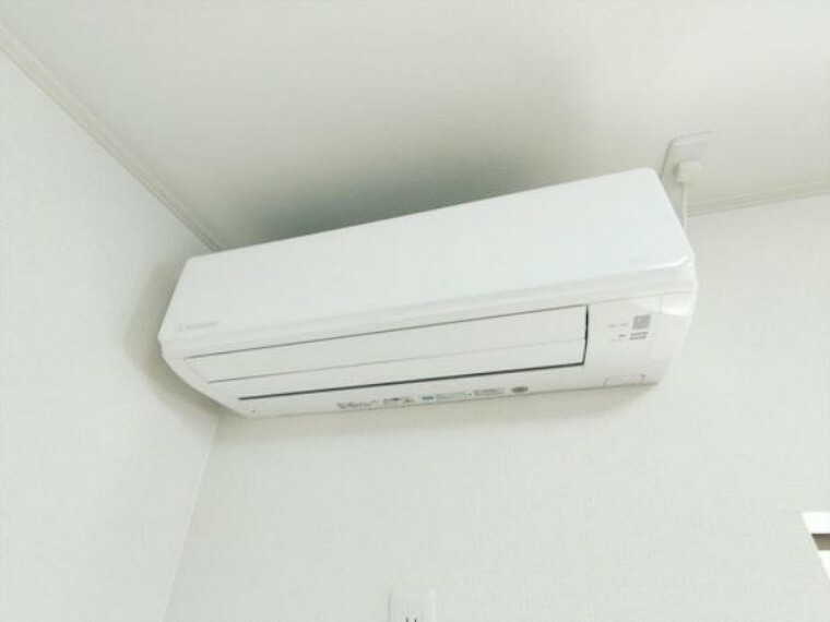 冷暖房・空調設備 （リフォーム済）エアコンはあらかじめLDKに1台設置しました。追加工事も承っております。弊社で取付工事を行うことにより住宅ローンでのお支払いも可能です。