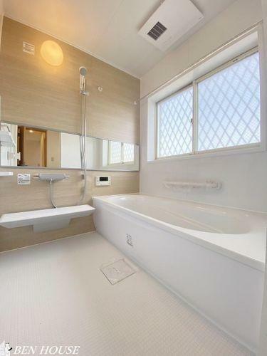 浴室 浴室・足を伸ばして寛げる、ゆとりある広さのバスルーム。雨の日も安心の浴室乾燥機付きです。