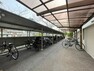 駐輪場 駐輪場は屋根付きなので雨から自転車を守ります。