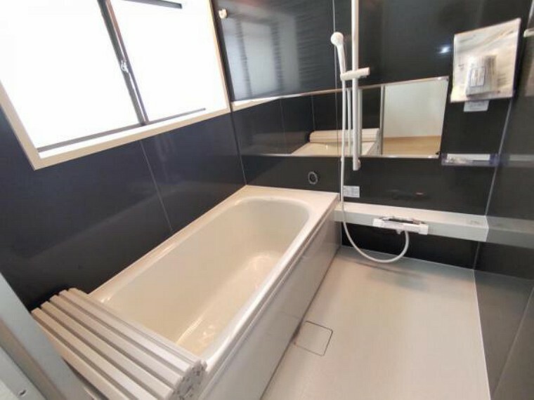 浴室 【リフォーム後写真】浴室はハウステック製のユニットバスを設置しました。1坪サイズのお風呂で、1日の疲れをゆっくり癒すことができますよ。