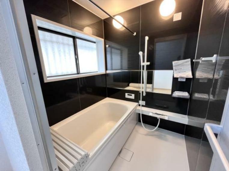 トイレ 【リフォーム後写真】浴室はハウステック製のユニットバスを設置しました。1坪サイズのお風呂で、1日の疲れをゆっくり癒すことができますね。